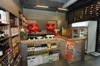 Image for New Moscato Outlet at Le Quest artilce