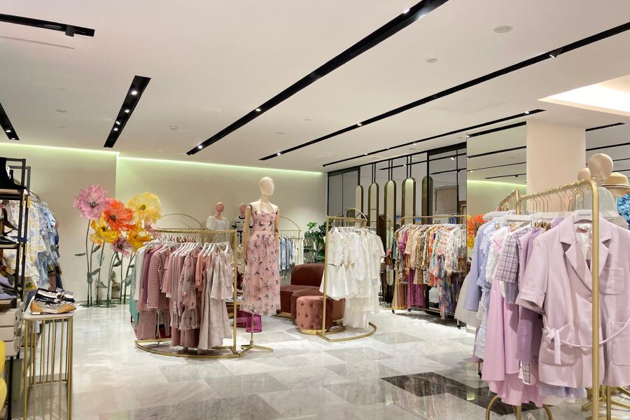 New Nimisski Outlet at Paragon | SGvue.com